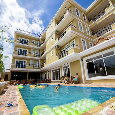 Mad Monkey Hostel Kampot (Adults Only) Bagian luar foto