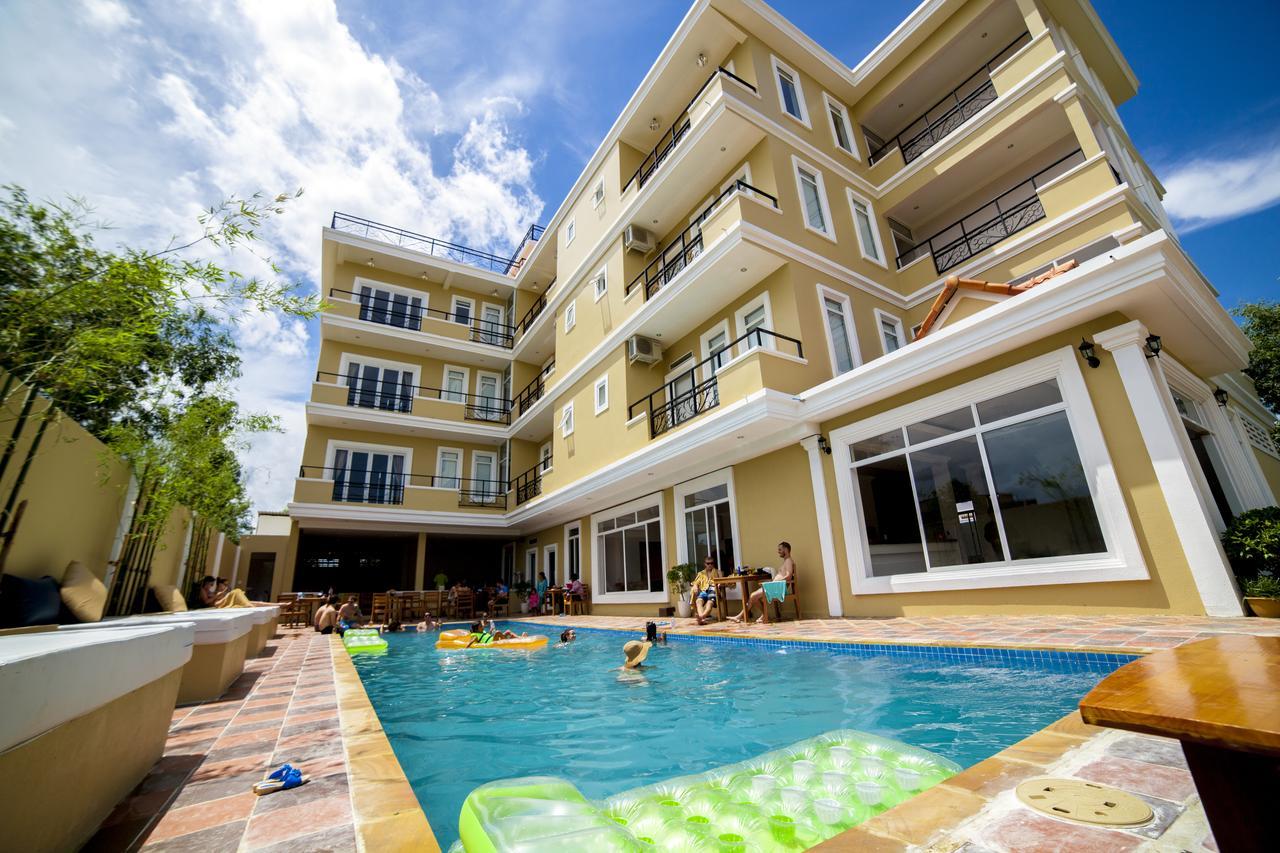 Mad Monkey Hostel Kampot (Adults Only) Bagian luar foto