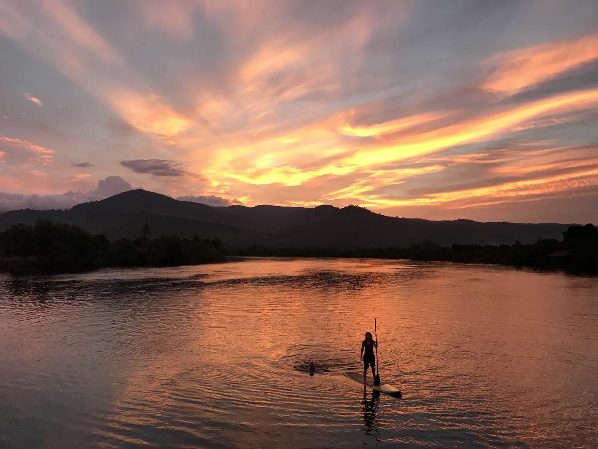 Mad Monkey Hostel Kampot (Adults Only) Bagian luar foto