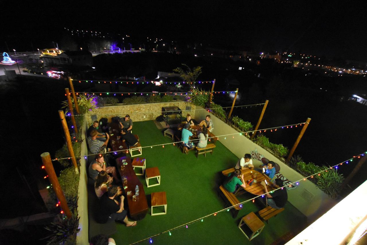 Mad Monkey Hostel Kampot (Adults Only) Bagian luar foto