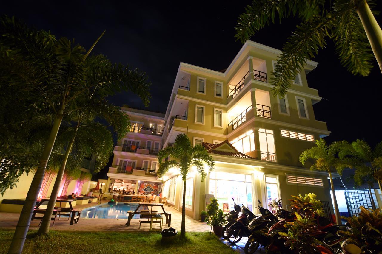 Mad Monkey Hostel Kampot (Adults Only) Bagian luar foto