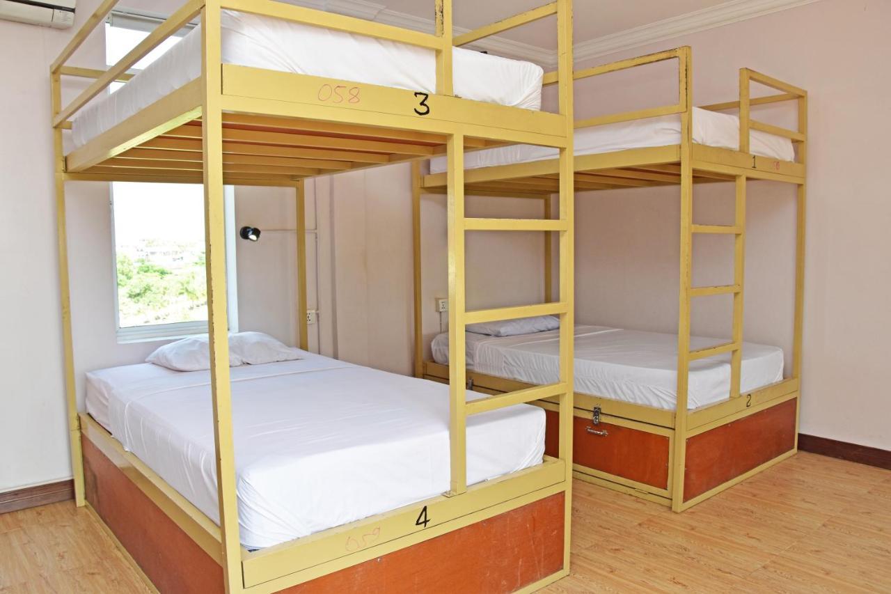 Mad Monkey Hostel Kampot (Adults Only) Bagian luar foto