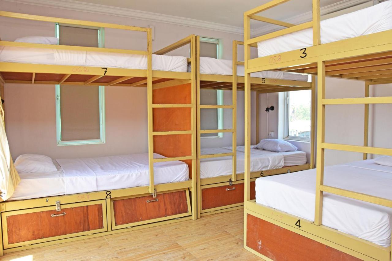 Mad Monkey Hostel Kampot (Adults Only) Bagian luar foto