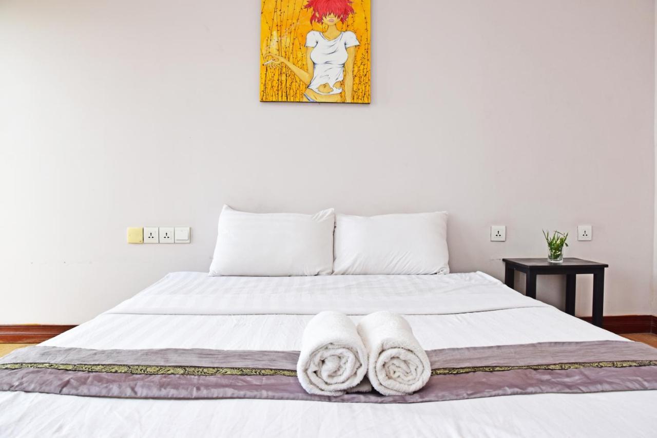 Mad Monkey Hostel Kampot (Adults Only) Bagian luar foto