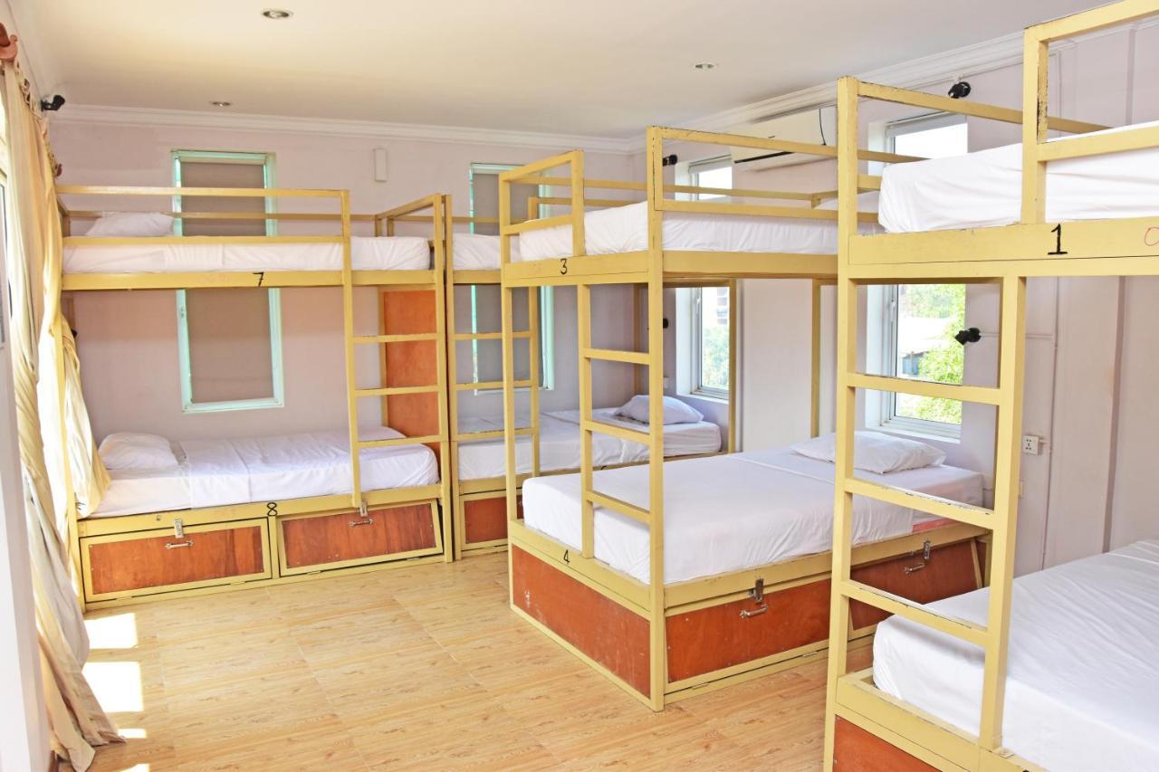 Mad Monkey Hostel Kampot (Adults Only) Bagian luar foto