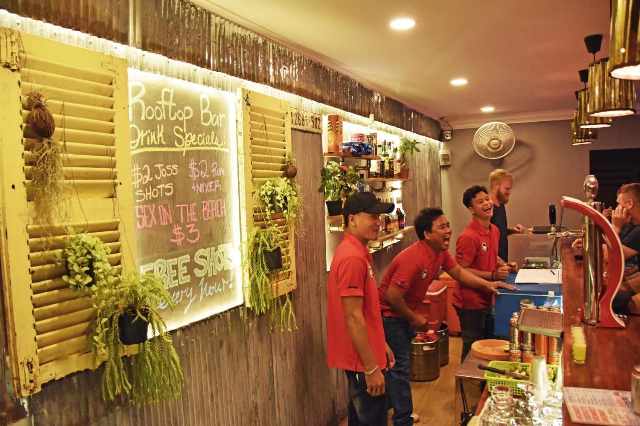 Mad Monkey Hostel Kampot (Adults Only) Bagian luar foto