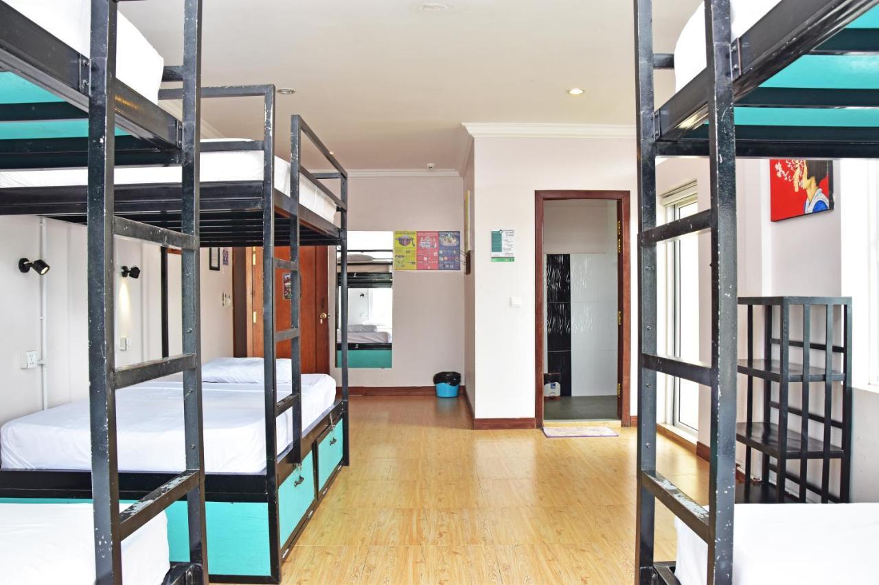 Mad Monkey Hostel Kampot (Adults Only) Bagian luar foto
