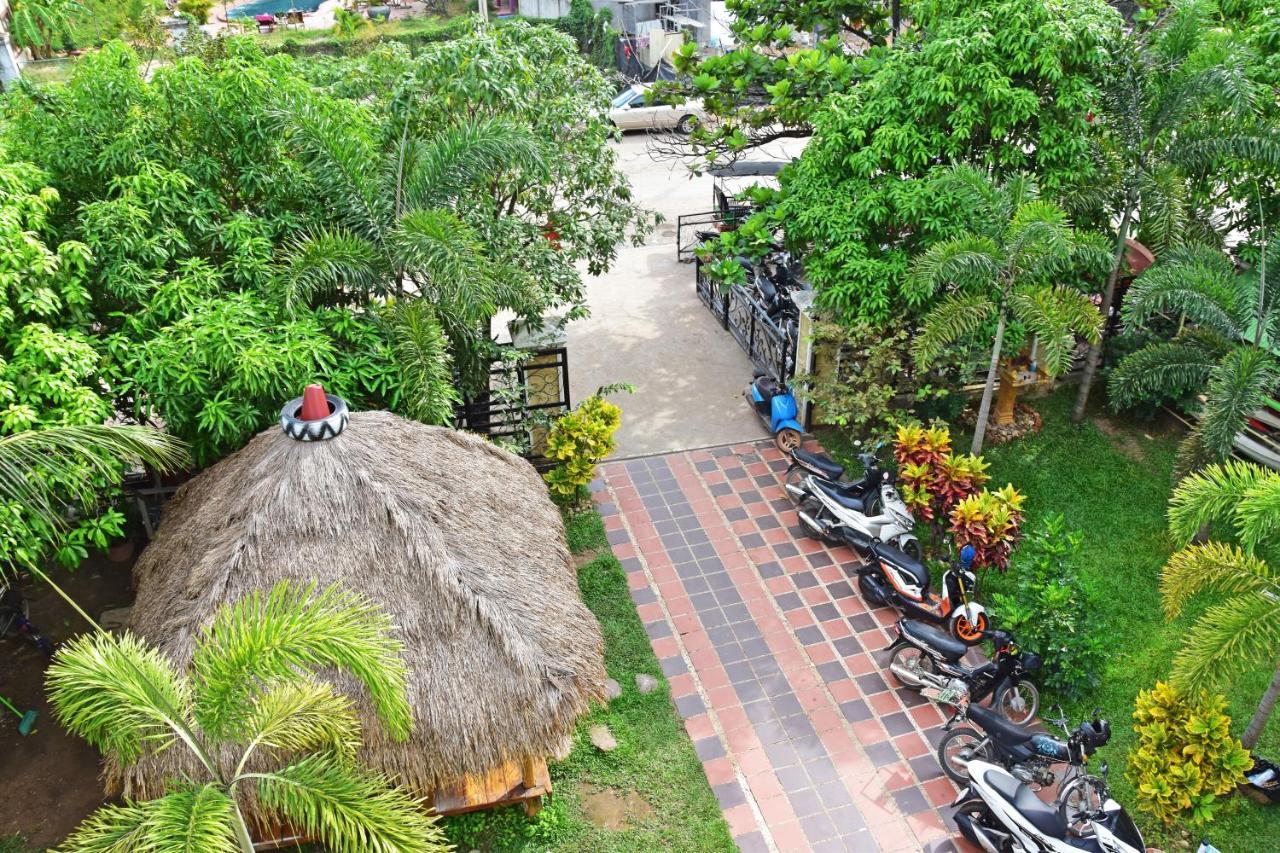 Mad Monkey Hostel Kampot (Adults Only) Bagian luar foto