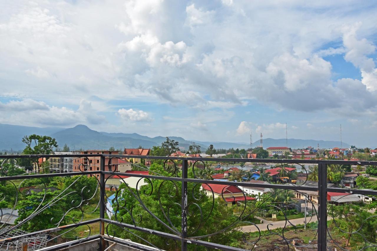 Mad Monkey Hostel Kampot (Adults Only) Bagian luar foto