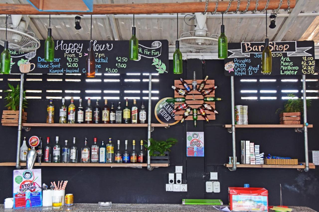 Mad Monkey Hostel Kampot (Adults Only) Bagian luar foto