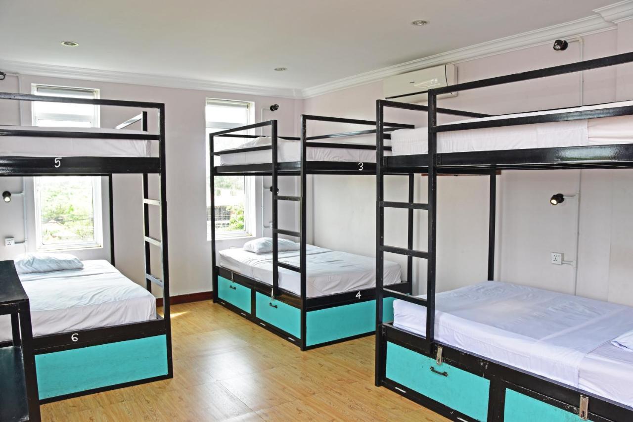 Mad Monkey Hostel Kampot (Adults Only) Bagian luar foto