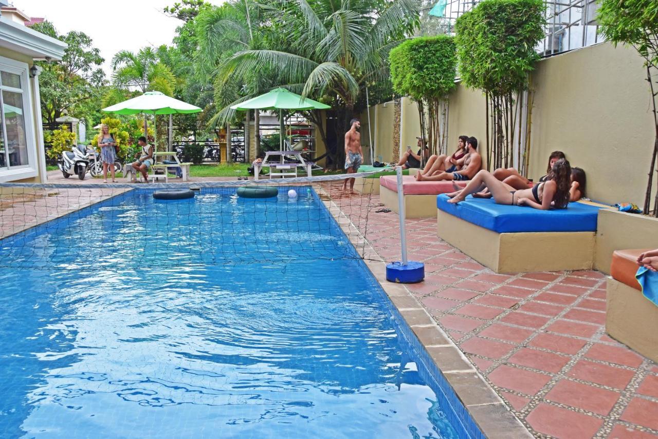 Mad Monkey Hostel Kampot (Adults Only) Bagian luar foto