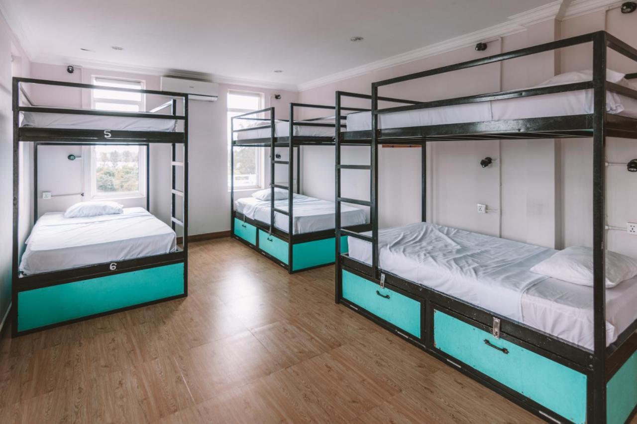 Mad Monkey Hostel Kampot (Adults Only) Bagian luar foto