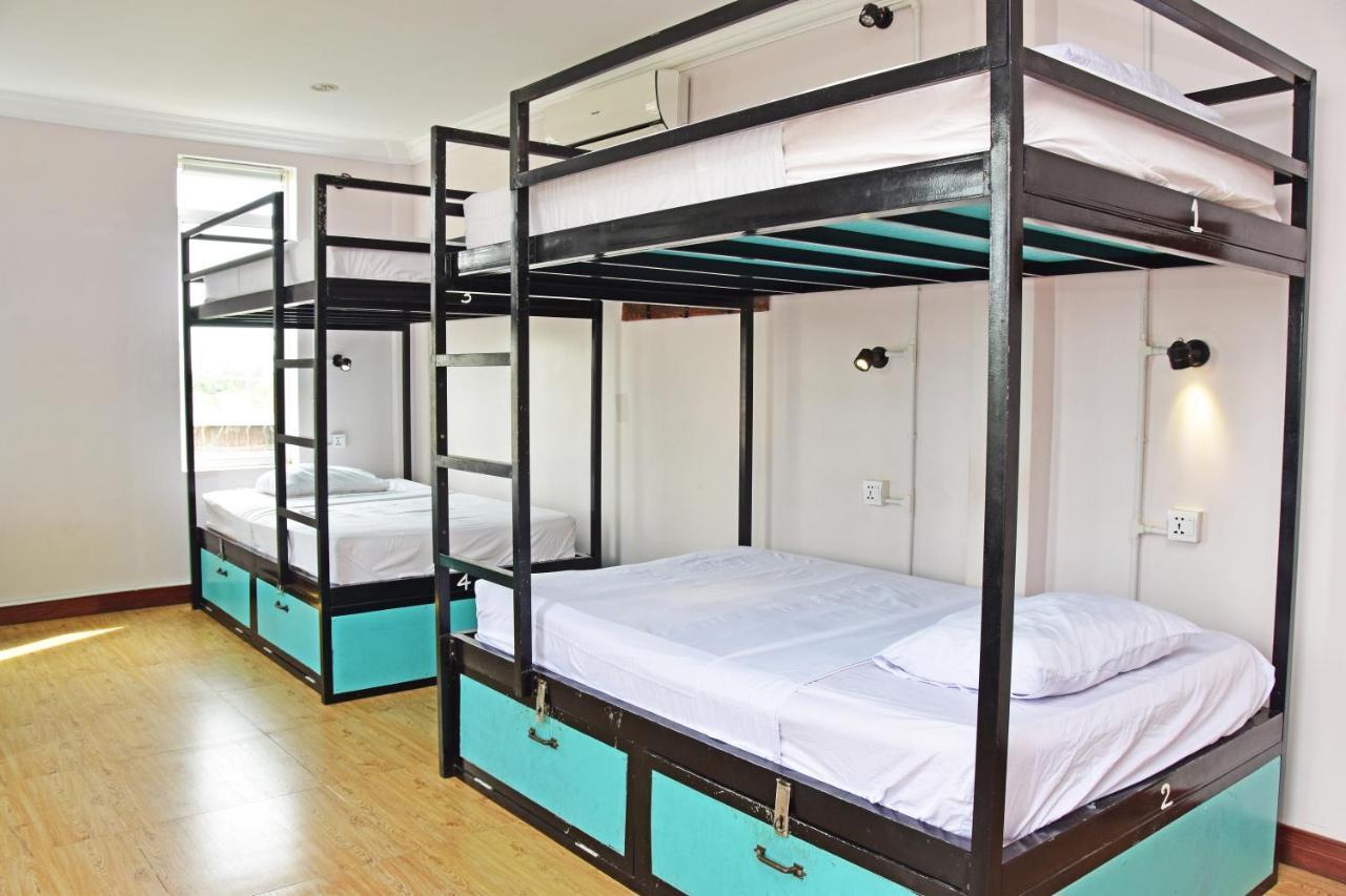 Mad Monkey Hostel Kampot (Adults Only) Bagian luar foto