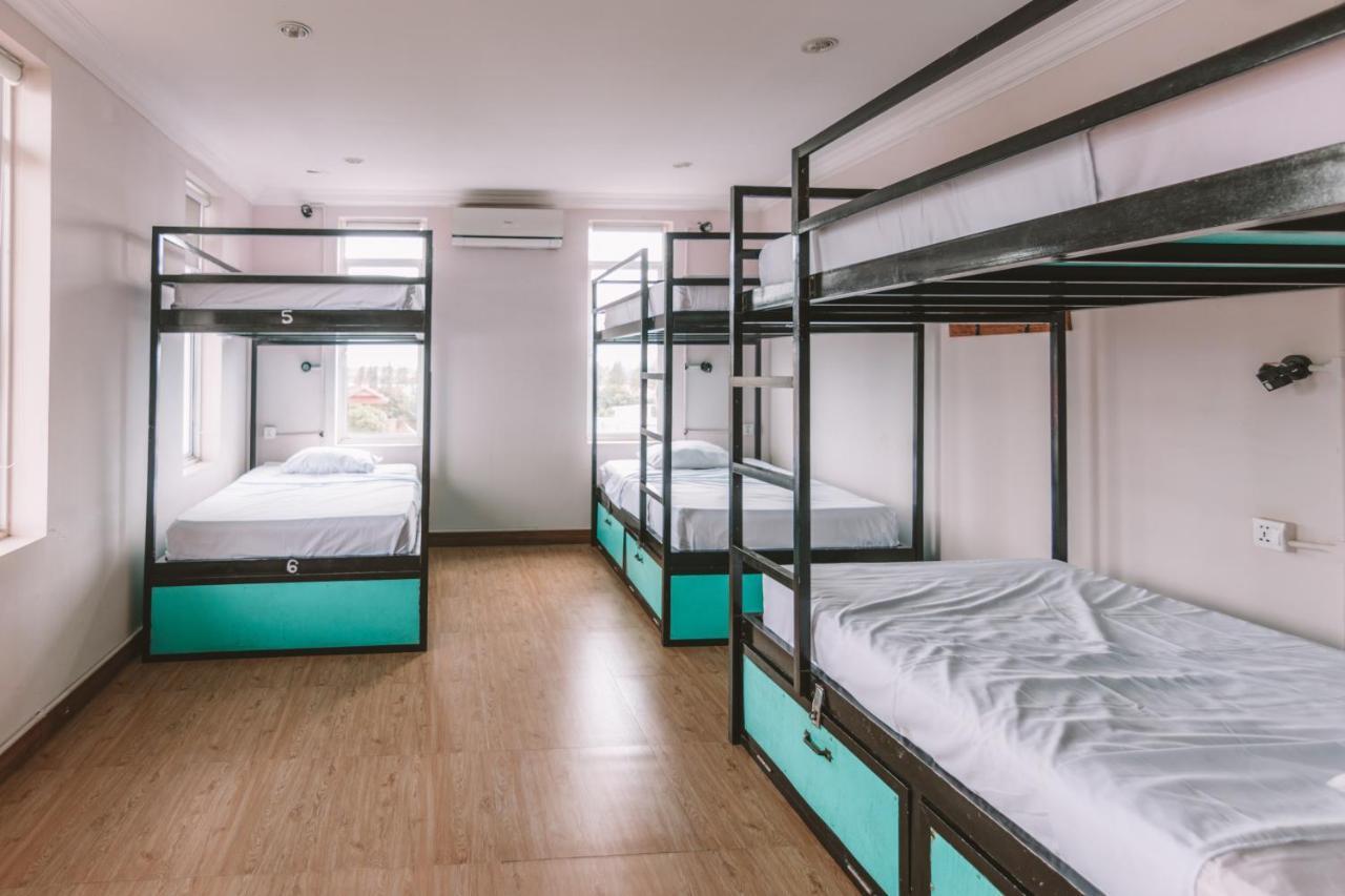 Mad Monkey Hostel Kampot (Adults Only) Bagian luar foto