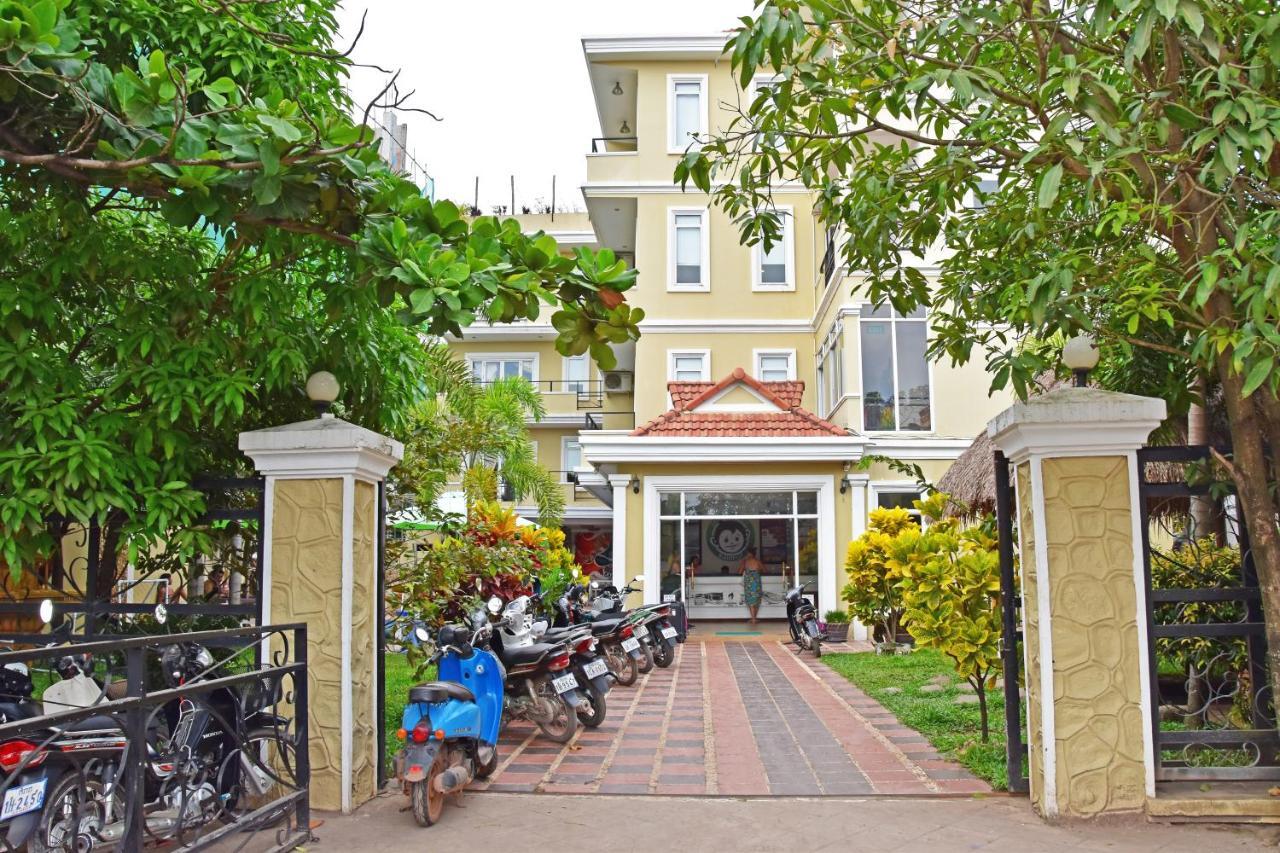 Mad Monkey Hostel Kampot (Adults Only) Bagian luar foto