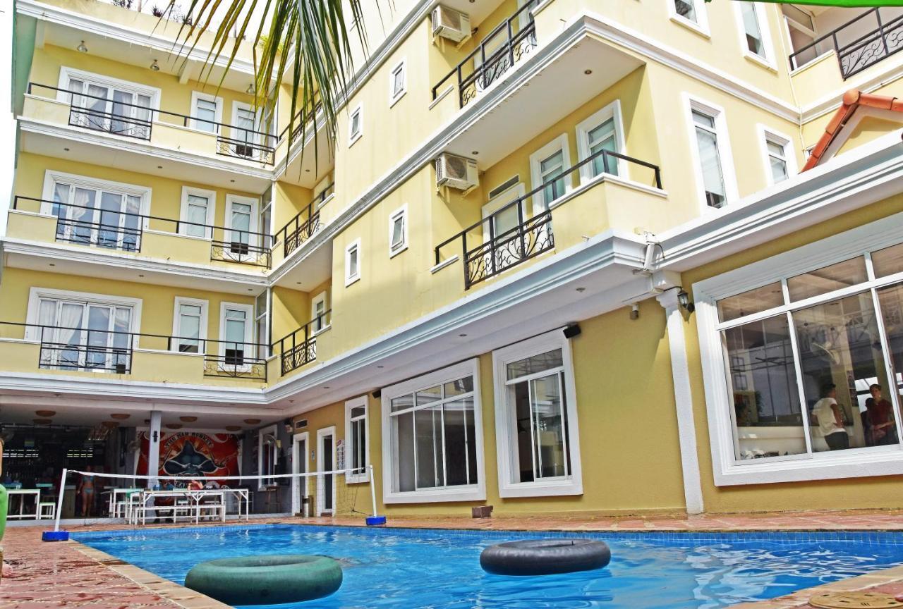 Mad Monkey Hostel Kampot (Adults Only) Bagian luar foto