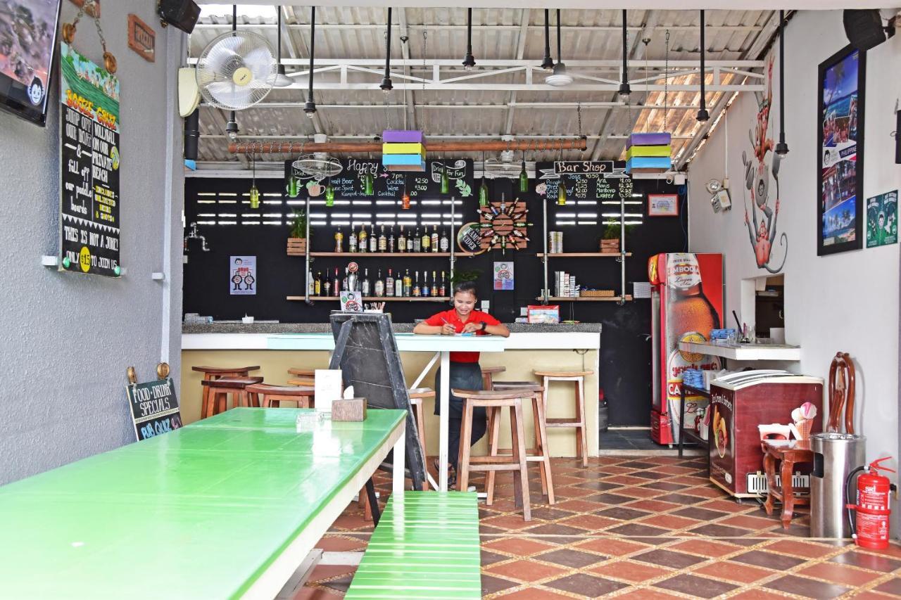 Mad Monkey Hostel Kampot (Adults Only) Bagian luar foto