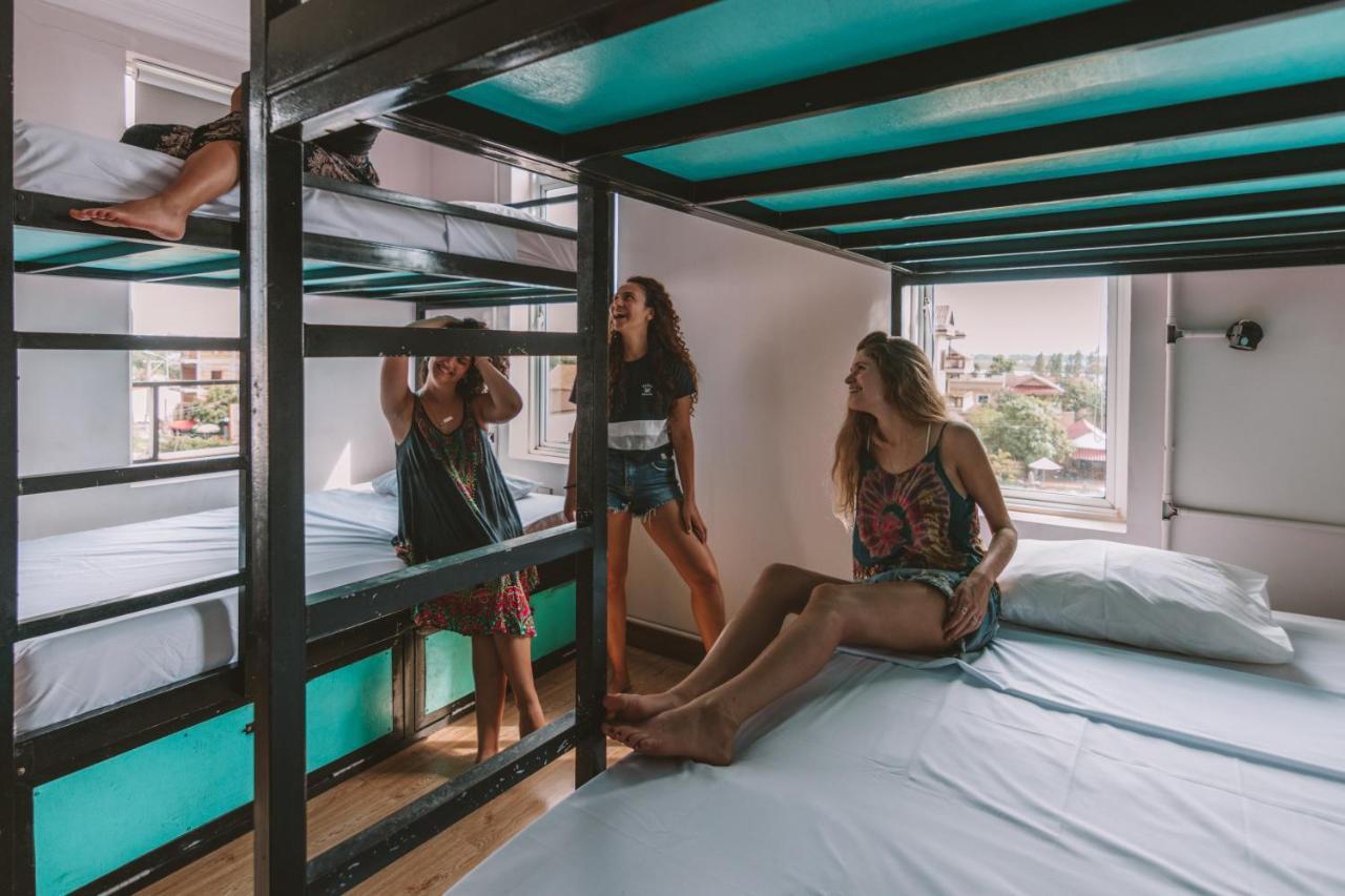 Mad Monkey Hostel Kampot (Adults Only) Bagian luar foto