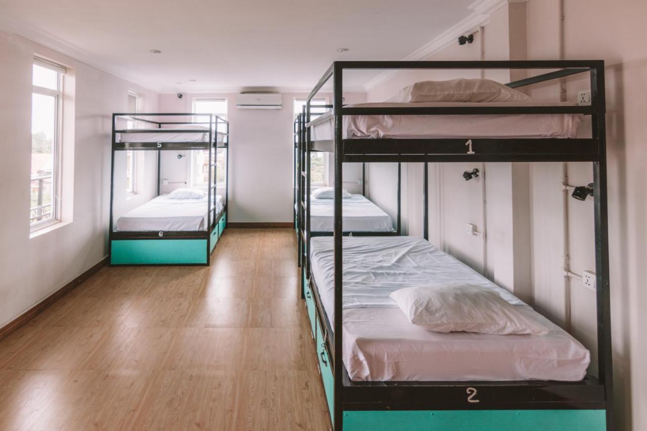 Mad Monkey Hostel Kampot (Adults Only) Bagian luar foto