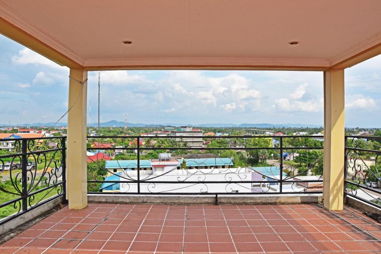 Mad Monkey Hostel Kampot (Adults Only) Bagian luar foto