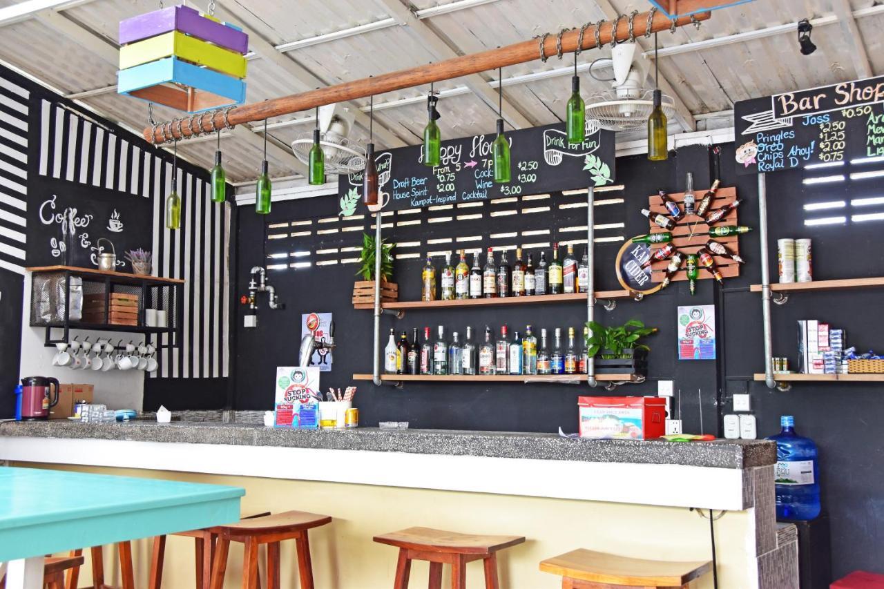 Mad Monkey Hostel Kampot (Adults Only) Bagian luar foto
